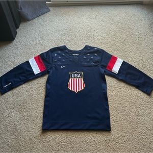 Kids Medium Nike USA Hockey Jersey